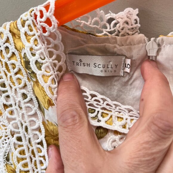 Trish Scully Everly Dress in Yellow Floral White Lace- Size. 5 - Picture 5 of 6